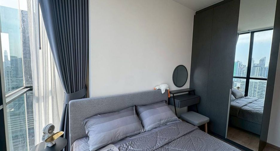 For rent 2 bedrooms condo in Huai Khwang, Bangkok
