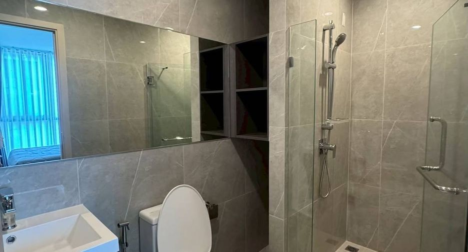 For rent 2 bedrooms condo in Huai Khwang, Bangkok