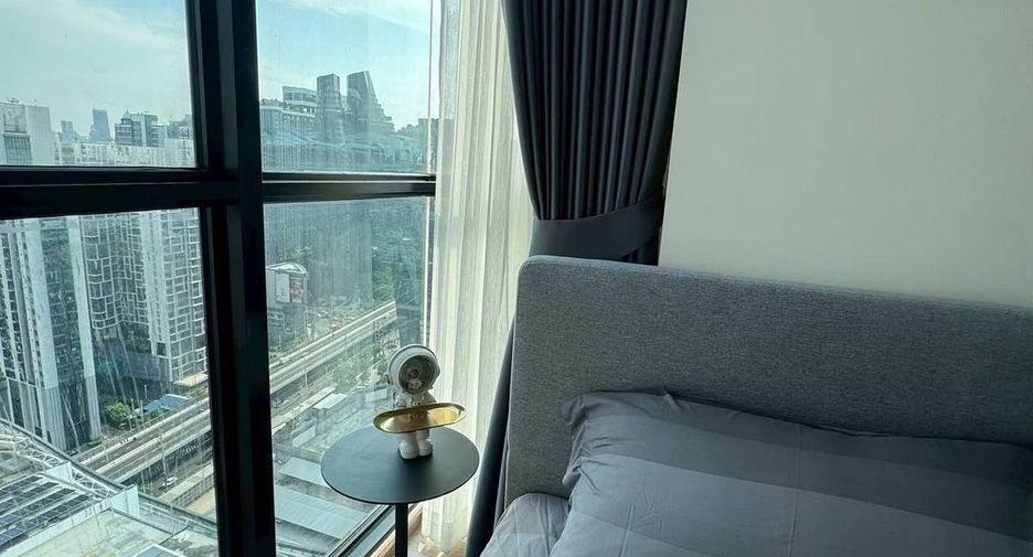 For rent 2 bedrooms condo in Huai Khwang, Bangkok