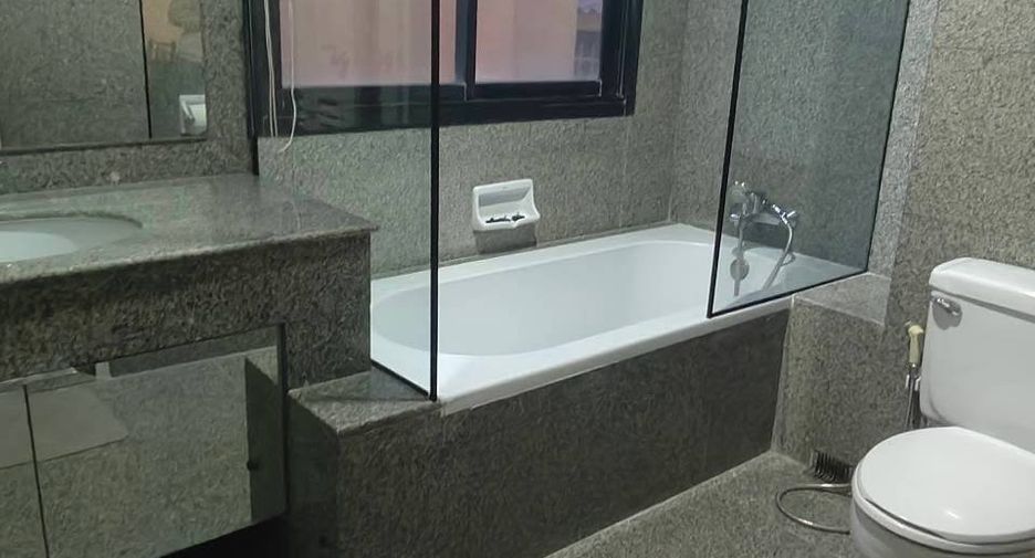For rent 2 bedrooms condo in Bang Rak, Bangkok