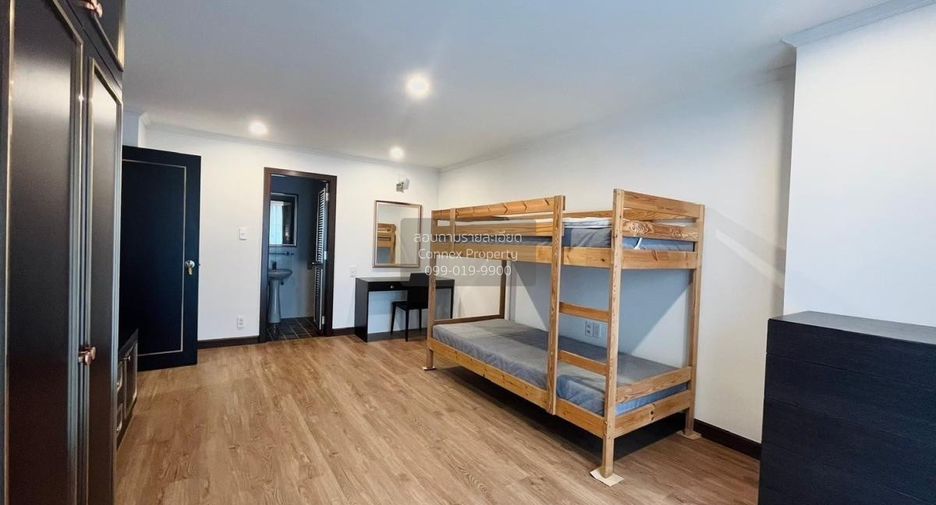 For rent 3 bedrooms condo in Khlong Toei, Bangkok