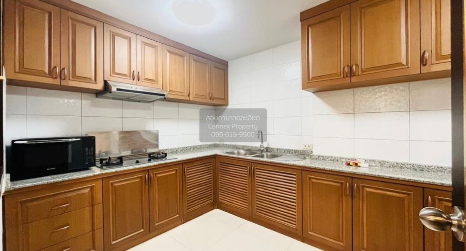 For rent 3 bedrooms condo in Khlong Toei, Bangkok
