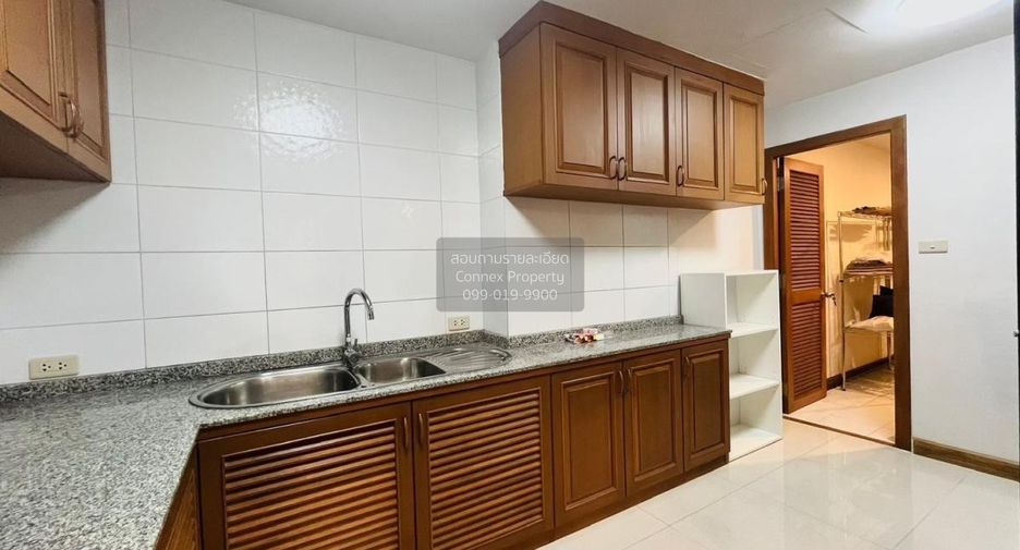 For rent 3 bedrooms condo in Khlong Toei, Bangkok