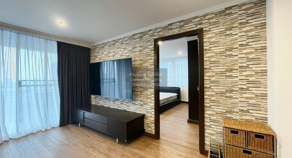 For rent 3 bedrooms condo in Khlong Toei, Bangkok