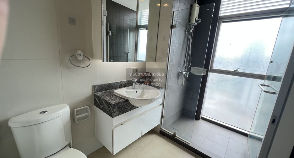For rent 2 bedrooms condo in Bang Rak, Bangkok
