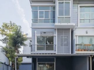 For rent 3 bedrooms townhouse in Prawet, Bangkok