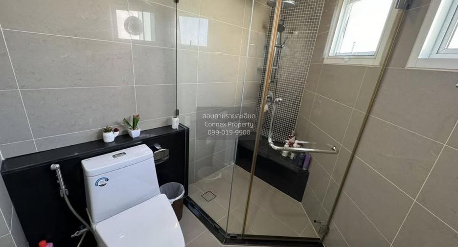 For rent 2 bedrooms condo in Huai Khwang, Bangkok