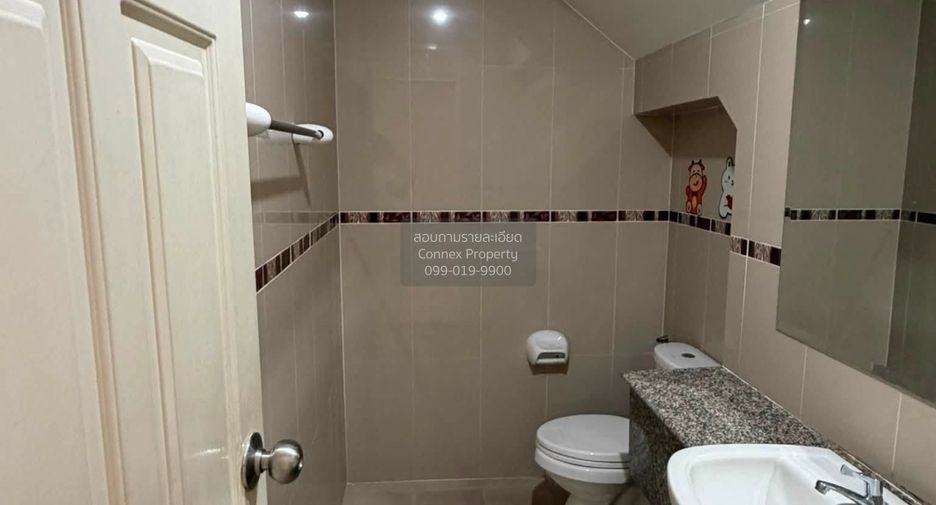 For rent 4 bedrooms townhouse in Bang Khen, Bangkok