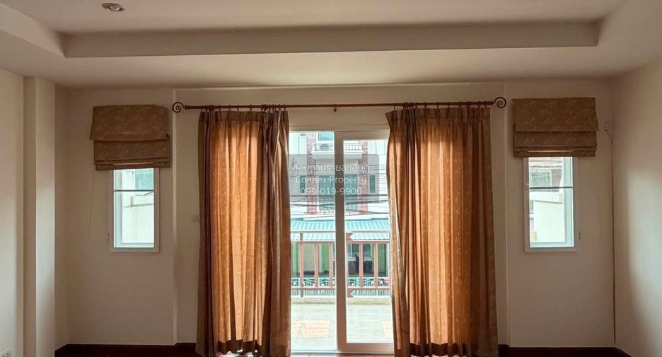 For rent 4 bedrooms townhouse in Bang Khen, Bangkok