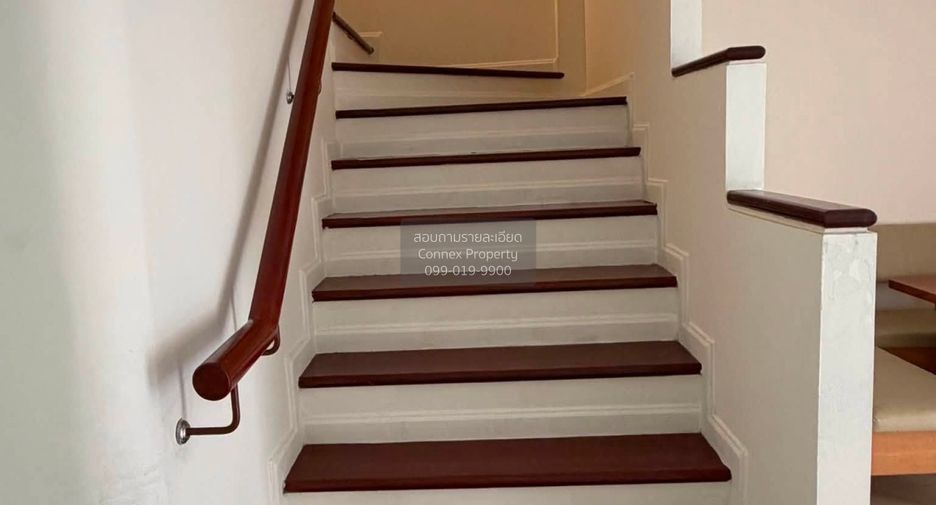 For rent 4 bedrooms townhouse in Bang Khen, Bangkok