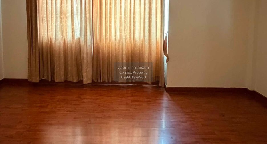 For rent 4 bedrooms townhouse in Bang Khen, Bangkok