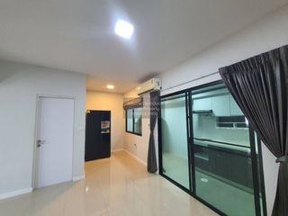 À louer 3 chambres maison de ville à Bang Yai, Nonthaburi