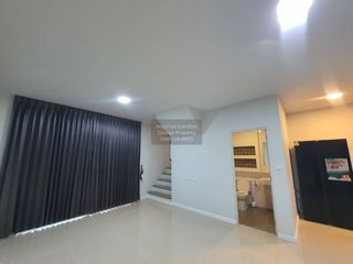 À louer 3 chambres maison de ville à Bang Yai, Nonthaburi