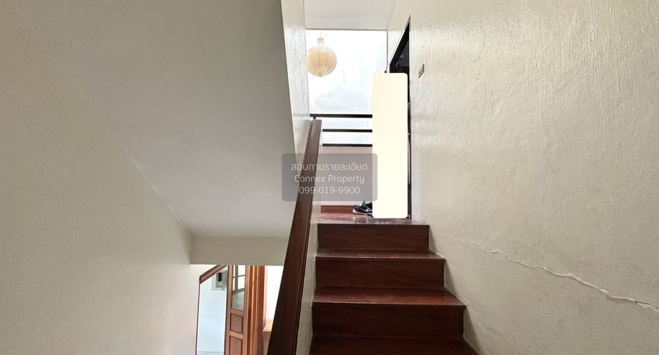 Reihenhaus zur Miete mit 4 Zimmer in Bangkok Noi, Bangkok