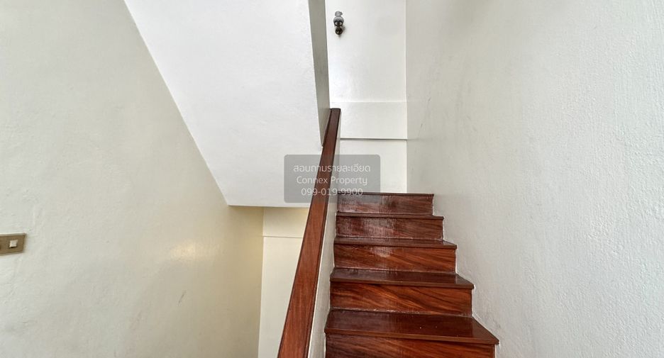 Reihenhaus zur Miete mit 4 Zimmer in Bangkok Noi, Bangkok