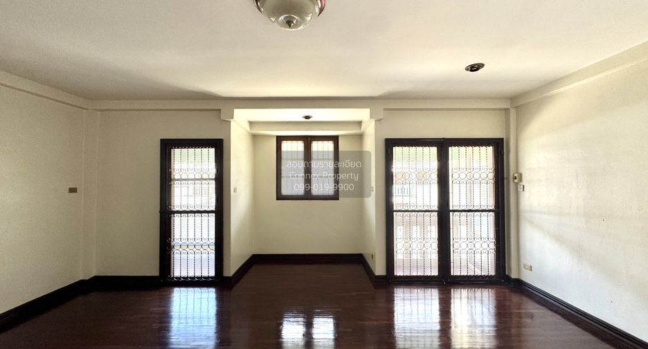 Reihenhaus zur Miete mit 4 Zimmer in Bangkok Noi, Bangkok