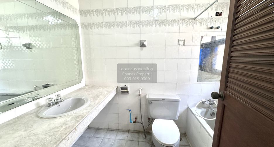 Reihenhaus zur Miete mit 4 Zimmer in Bangkok Noi, Bangkok