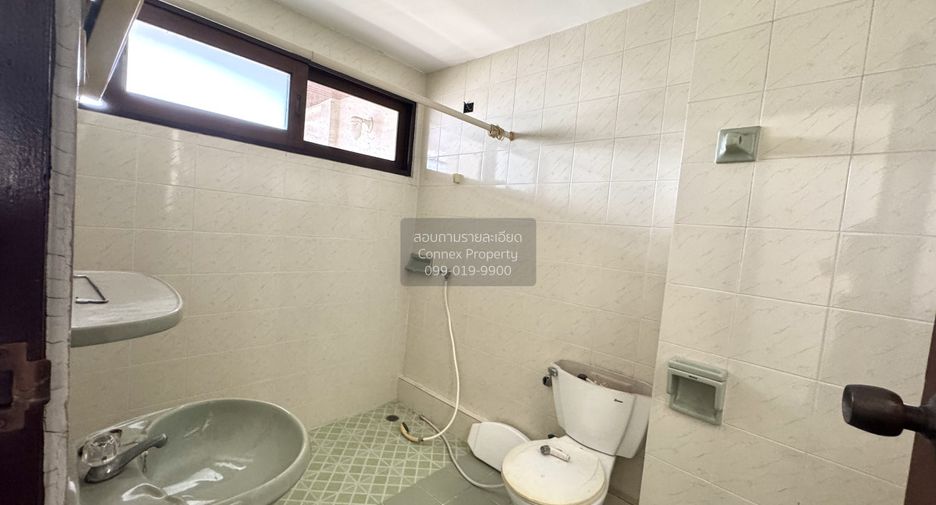 Reihenhaus zur Miete mit 4 Zimmer in Bangkok Noi, Bangkok