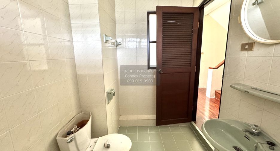 Reihenhaus zur Miete mit 4 Zimmer in Bangkok Noi, Bangkok