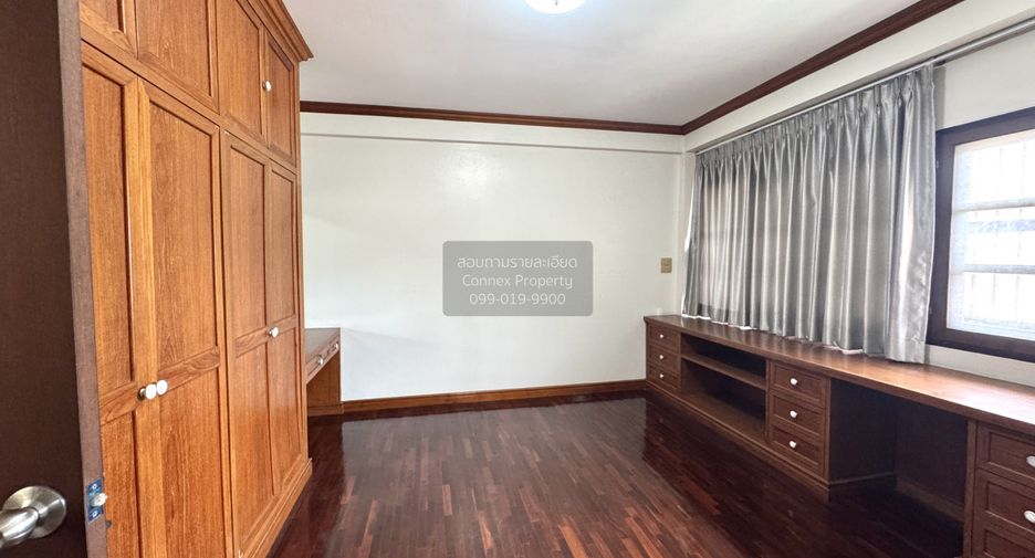 Reihenhaus zur Miete mit 4 Zimmer in Bangkok Noi, Bangkok