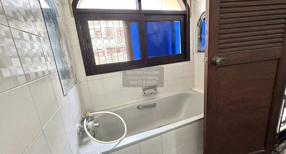 Reihenhaus zur Miete mit 4 Zimmer in Bangkok Noi, Bangkok
