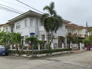 Haus zur Miete mit 3 Zimmer in Khlong Toei, Bangkok