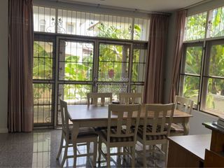 Haus zur Miete mit 3 Zimmer in Khlong Toei, Bangkok