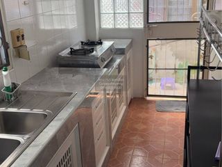 Haus zur Miete mit 3 Zimmer in Khlong Toei, Bangkok