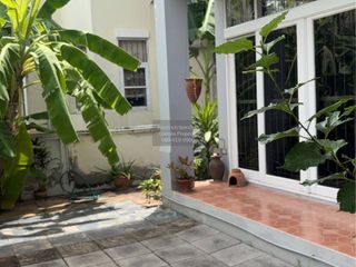 Haus zur Miete mit 3 Zimmer in Khlong Toei, Bangkok