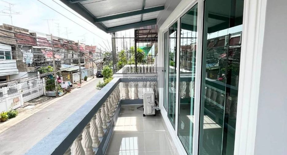 À louer 3 chambres maison de ville à Bueng Kum, Bangkok