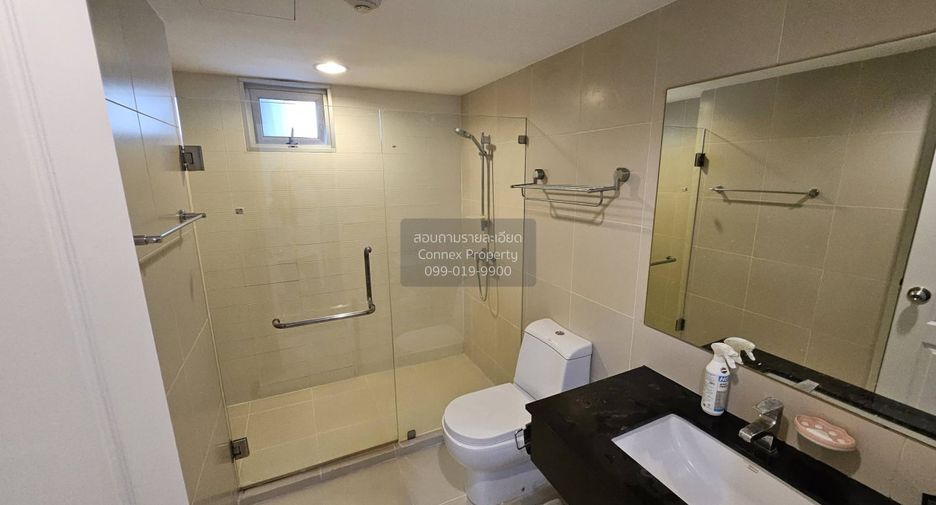 For rent 2 bedrooms condo in Huai Khwang, Bangkok