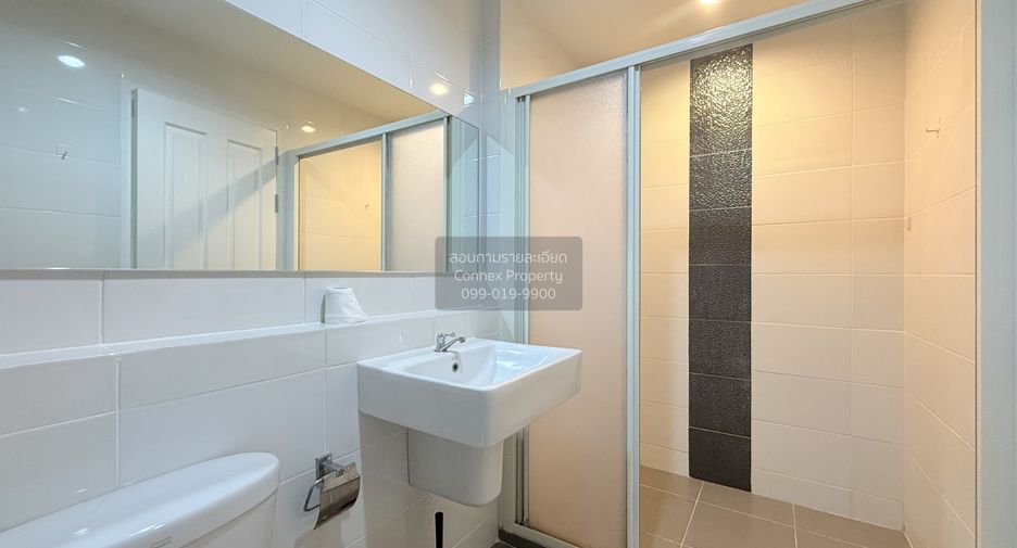 For rent 2 bedrooms condo in Huai Khwang, Bangkok