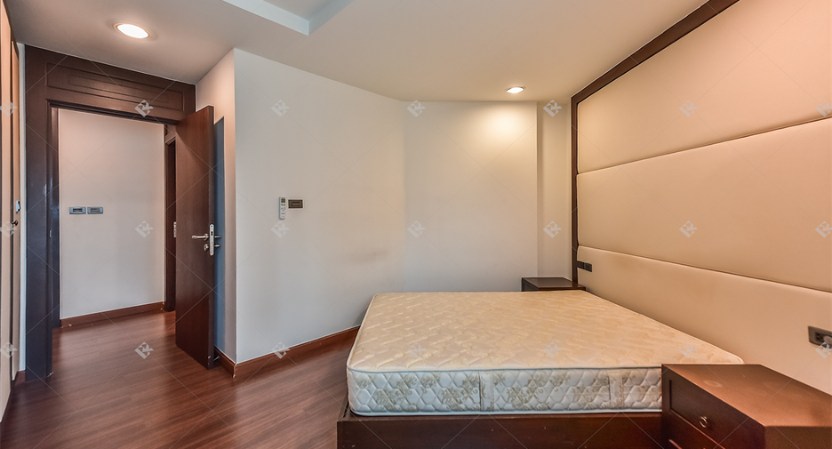 For rent 2 bedrooms condo in Sathon, Bangkok