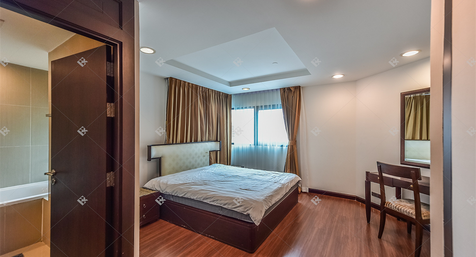 For rent 2 bedrooms condo in Sathon, Bangkok