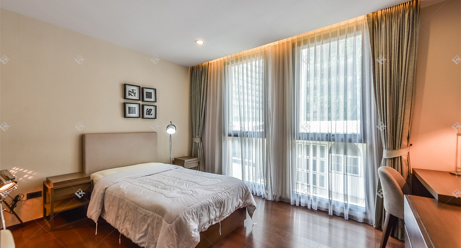 For rent 2 bedrooms condo in Sathon, Bangkok