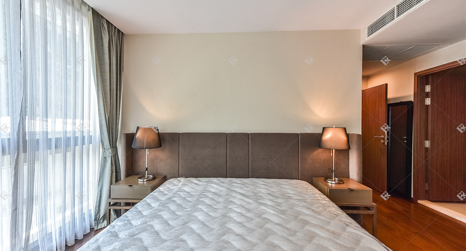 For rent 2 bedrooms condo in Sathon, Bangkok