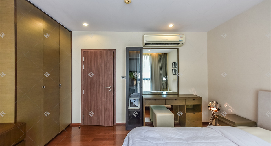 For rent 2 bedrooms condo in Sathon, Bangkok