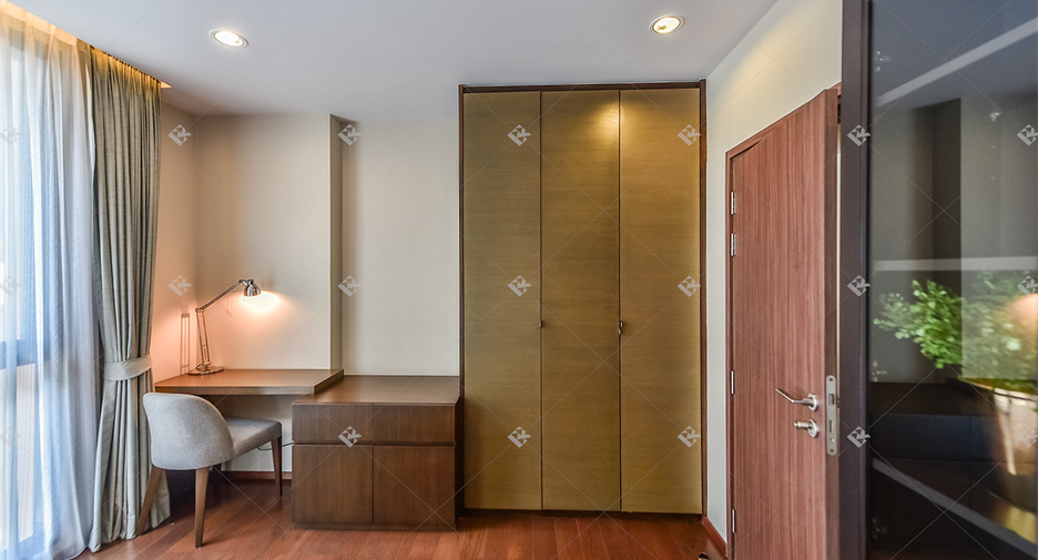 For rent 2 bedrooms condo in Sathon, Bangkok