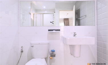 For sale 2 bedrooms condo in Huai Khwang, Bangkok