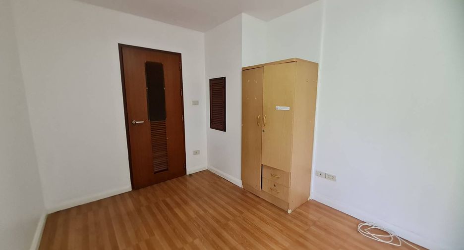 Аренда 4 спальни кондо в Патхум Щан, Бангкок