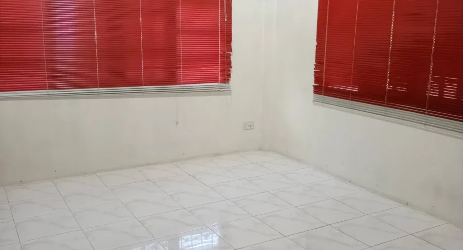 Casa en alquiler de 3 habitaciones en Bang Lamung, Chonburi