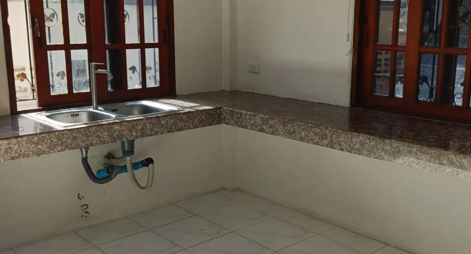 Casa en alquiler de 3 habitaciones en Bang Lamung, Chonburi