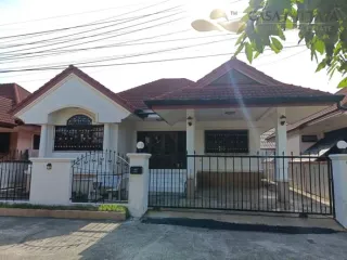 Casa en alquiler de 3 habitaciones en Bang Lamung, Chonburi