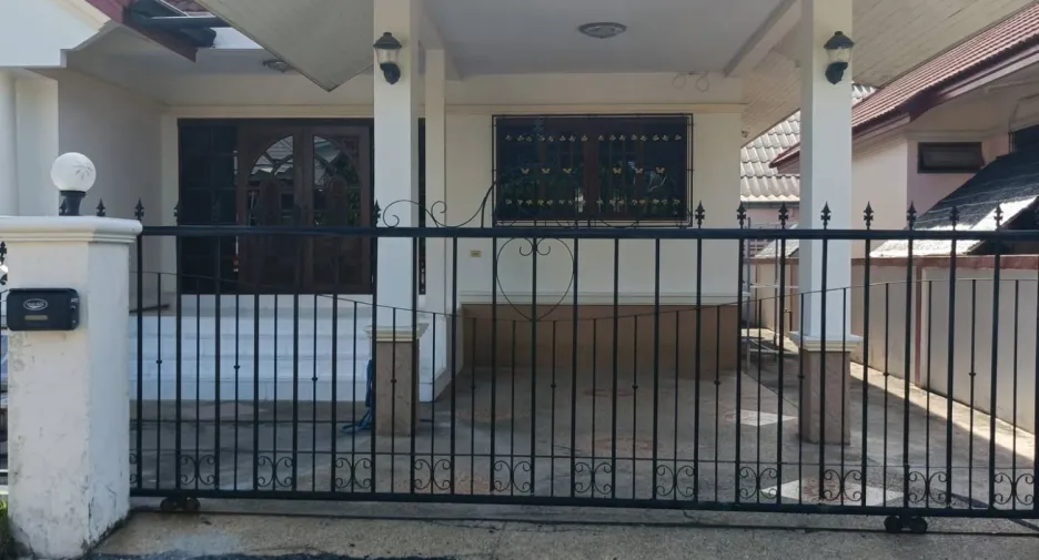 Casa en alquiler de 3 habitaciones en Bang Lamung, Chonburi