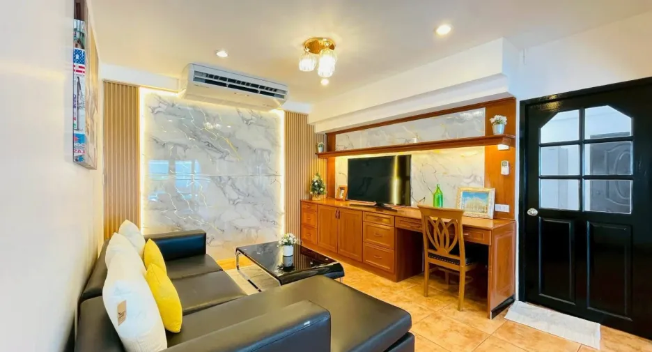 For rent 5 bedrooms villa in Bang Lamung, Chonburi