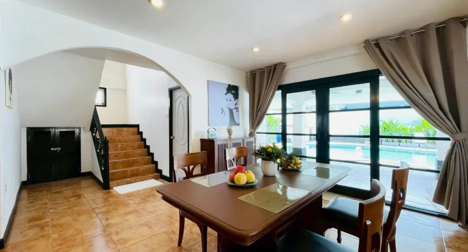 For rent 5 bedrooms villa in Bang Lamung, Chonburi