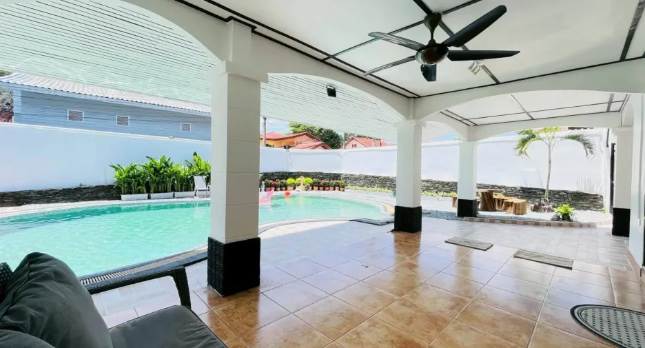 For rent 5 bedrooms villa in Bang Lamung, Chonburi