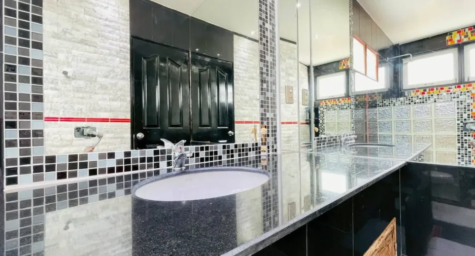 For rent 5 bedrooms villa in Bang Lamung, Chonburi