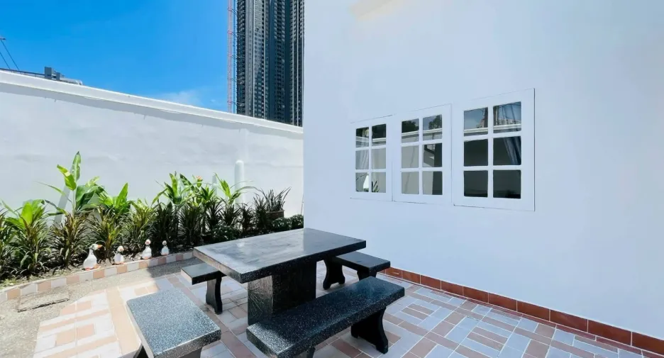 For rent 5 bedrooms villa in Bang Lamung, Chonburi