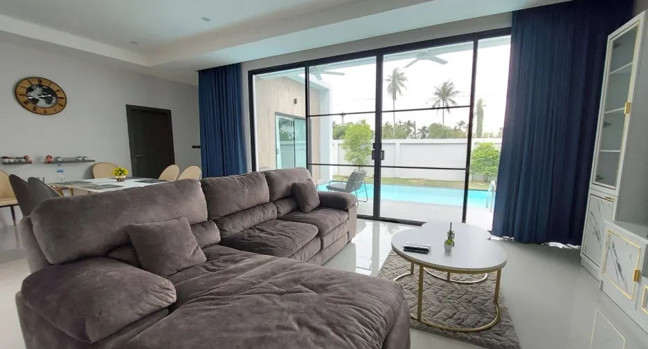 Villa en alquiler de 3 habitaciones en Bang Lamung, Chonburi